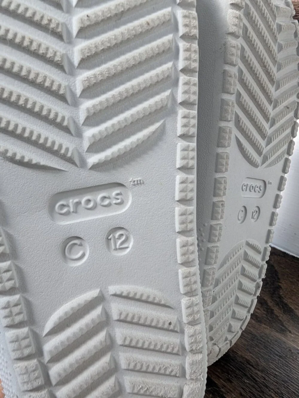 Crocs unisex-child Classic Slide V2 (Little Kid/Big Kid)